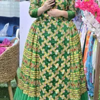 تعدادی لباس|لباس|دوگنبدان, |دیوار