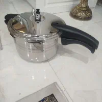 زود پز.  تمام استیل ۷لیتری. دارای استاندارد اروپا