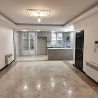 ۸۲ متر بازسازی شده رو به آفتاب