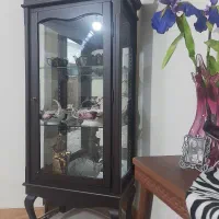 بوفه ظرف ۳ طبقه داخل بوفه همه شیشه وآینه