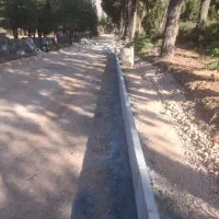 کارگر برای جدول کاری و تایل بتنی