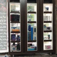 ویترین پشت شیشه
