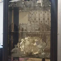 بوفه نو تمیز شیشه بژ بسیار زیبا