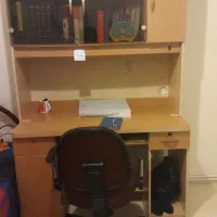 کتابخانه ومیز تحریر