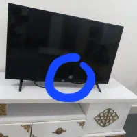 میز تلویزیون با تلویزیون