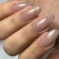 خدمات تخصصی کاشت ناخن با بهترین متریال فقط با ۱۸۰ت