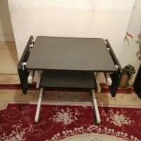 میز تحریر و کامپیوتر.|میز تحریر و کامپیوتر|شیراز, شیشه‌گری|دیوار