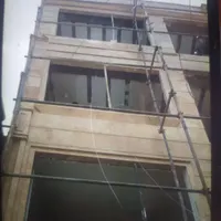 سنگ نما و کاشی و سرامیک انجام میشود