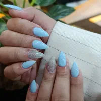 سالن زیبایی الما