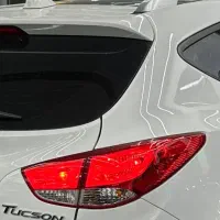 چراغ عقب رودری و رو گلگیر توسان و النترا در حد نو