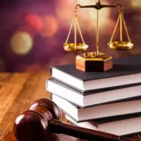 وکیل پایه یک دادگستری