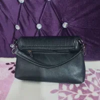 تعدادی کیف|کیف، کفش، کمربند|دورود, |دیوار