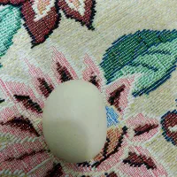 سنگی که شکل تخمه مرغه