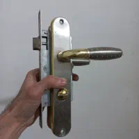 دستگیره در سرویس بهداشتی