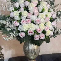 گل با گلدان بزرگ