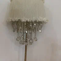 آباژور ایستاده