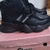 کتونی اسپرت سایز 37-38|کیف، کفش، کمربند|پرند, فاز ۵|دیوار