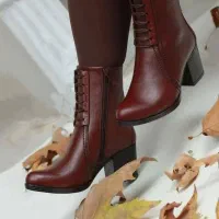 بوت|کیف، کفش، کمربند|صحنه, |دیوار