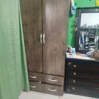 یک عدد کمد لباس