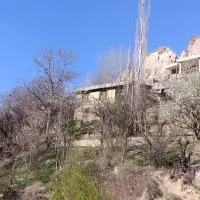 1760مترباغ با بنای مسکونی درنیاک قیمت استثنایی