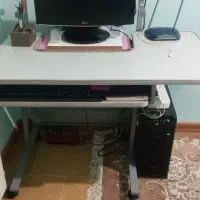 میز کامپیوتر کارکرده