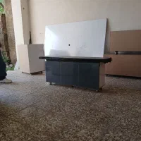 تعدادی کمد وقفسه های گلاس