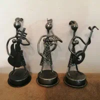 مجسمه نوازنده فلزی