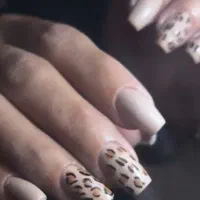 .خدمات کاشت ناخن و بافت و کراتین مو.