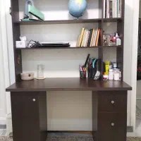 میز تحریر با کتابخانه