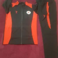 گرمکن،تی شرت و کفش ورزشی