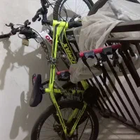 دوچرخه درحدنو۲عدد بزرگ وکوچک وباربند حمل