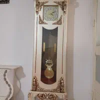 ساعت ایستاده و میز آرایش
