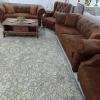 مبل ۹نفره چستر همراه میز وسط و دوعدد پاتختی