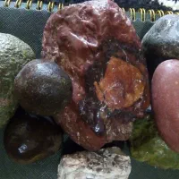 سنگ نیمه قیمتی