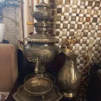 سماور زغالی و جادرین و تعدادی مجسمه برنجی