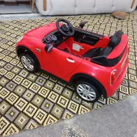 ماشین شارژی دو موتوره تمیز موزیکال فلش خور|اسباببازی بچه|مشهد, مشهدقلی|دیوار