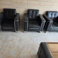 مبل چرم اداری ۶ نفره با میز وسط