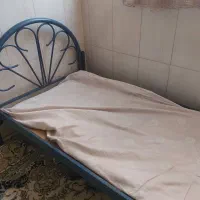 تخت فلزی تک نفره با میز آرایش