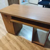 میز کامپیوتر سالم