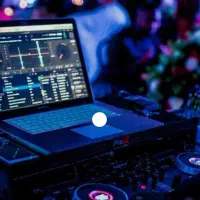 دیجی شباهنگ(خانم) با پیشنهاد قیمت از طرف خودتون