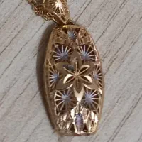 اویز و زنجیر با دو نمایی بزرگ ووزن خیلی پایین و