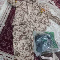 لباس سربازی|لباس|ری, علایین|دیوار