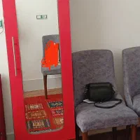 کمد تک نوجوان ، کودک