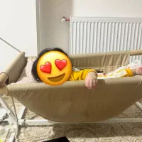 گهواره کاملا سالم و تمیز همراه با تشک ۱/۵۰۰ سار