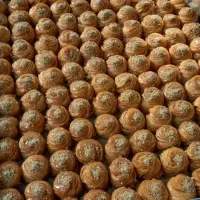 نیروی خانم و آقا در تولیدی باقلوا و شیرینی