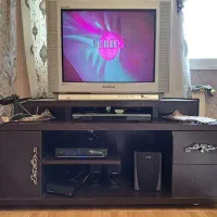 تلویزیون سامسونگ و میز تلویزیون