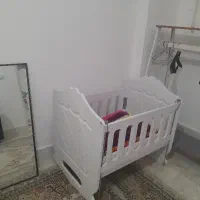 تخت کودک کنار مادر
