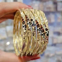 روی دست و گردن غوغا میکنند