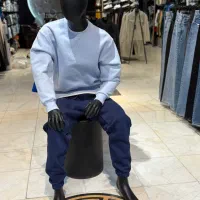 مانکن مردانه نشسته