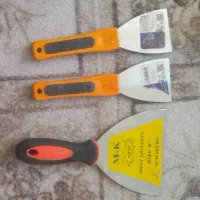کاردک و قلم و فرچه تمیز کار و